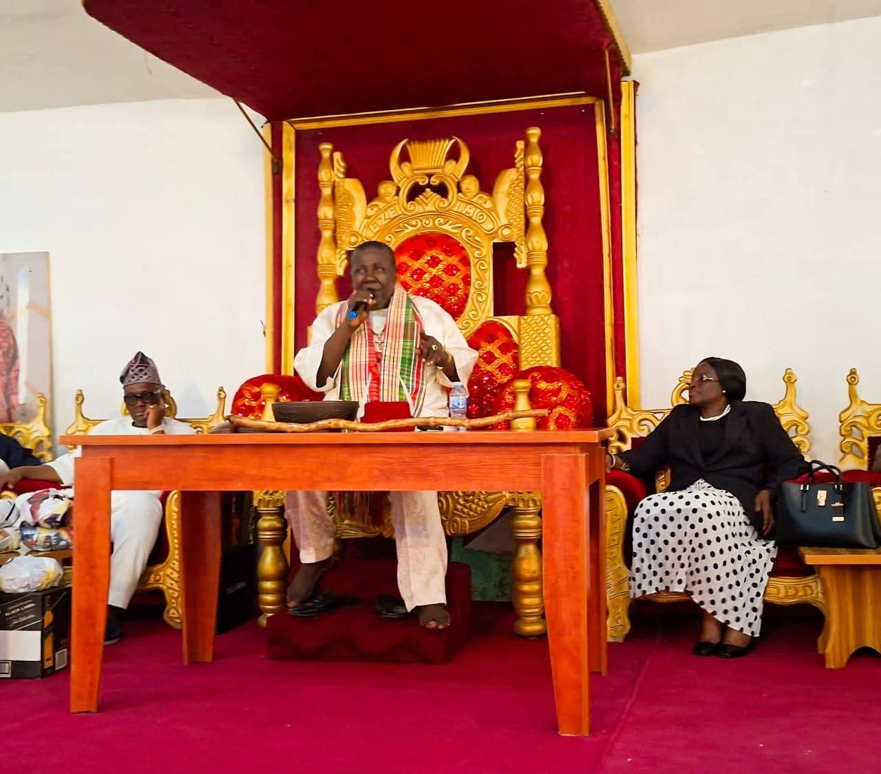 From left: Leader of the group, Charles Amadi; Eze Imo at the centre; and the Deputy Governor of Imo State on the right, Lady Chinyere Ekomaru during the gathering.